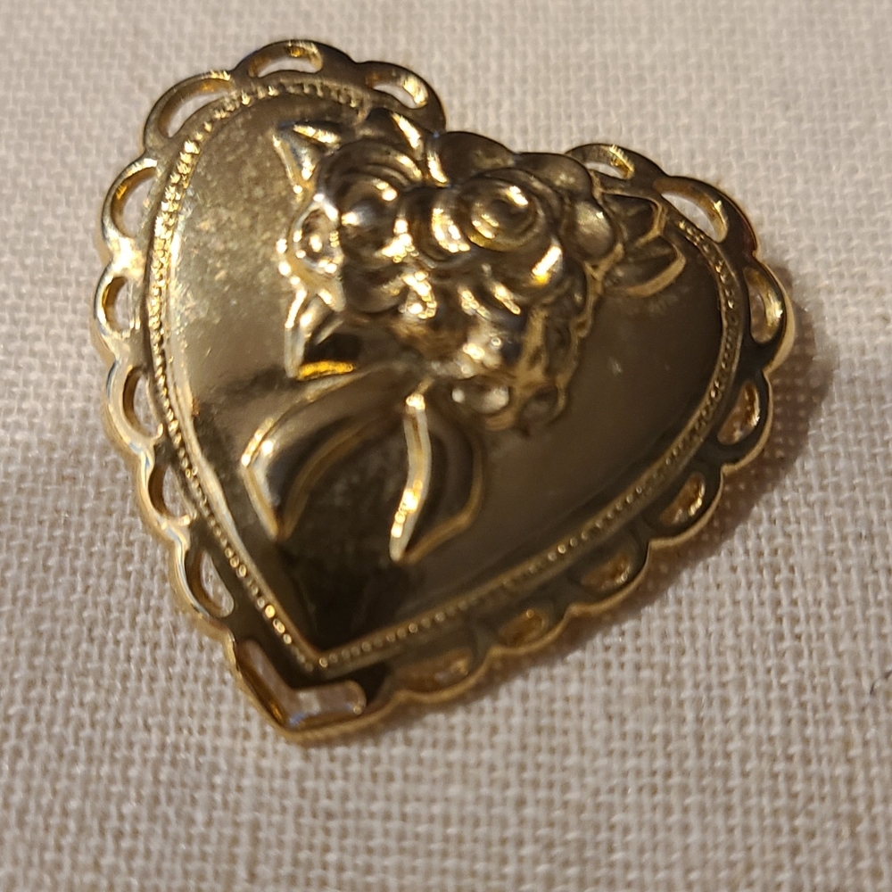 EUC Vintage GoldtoneHeart Brooch